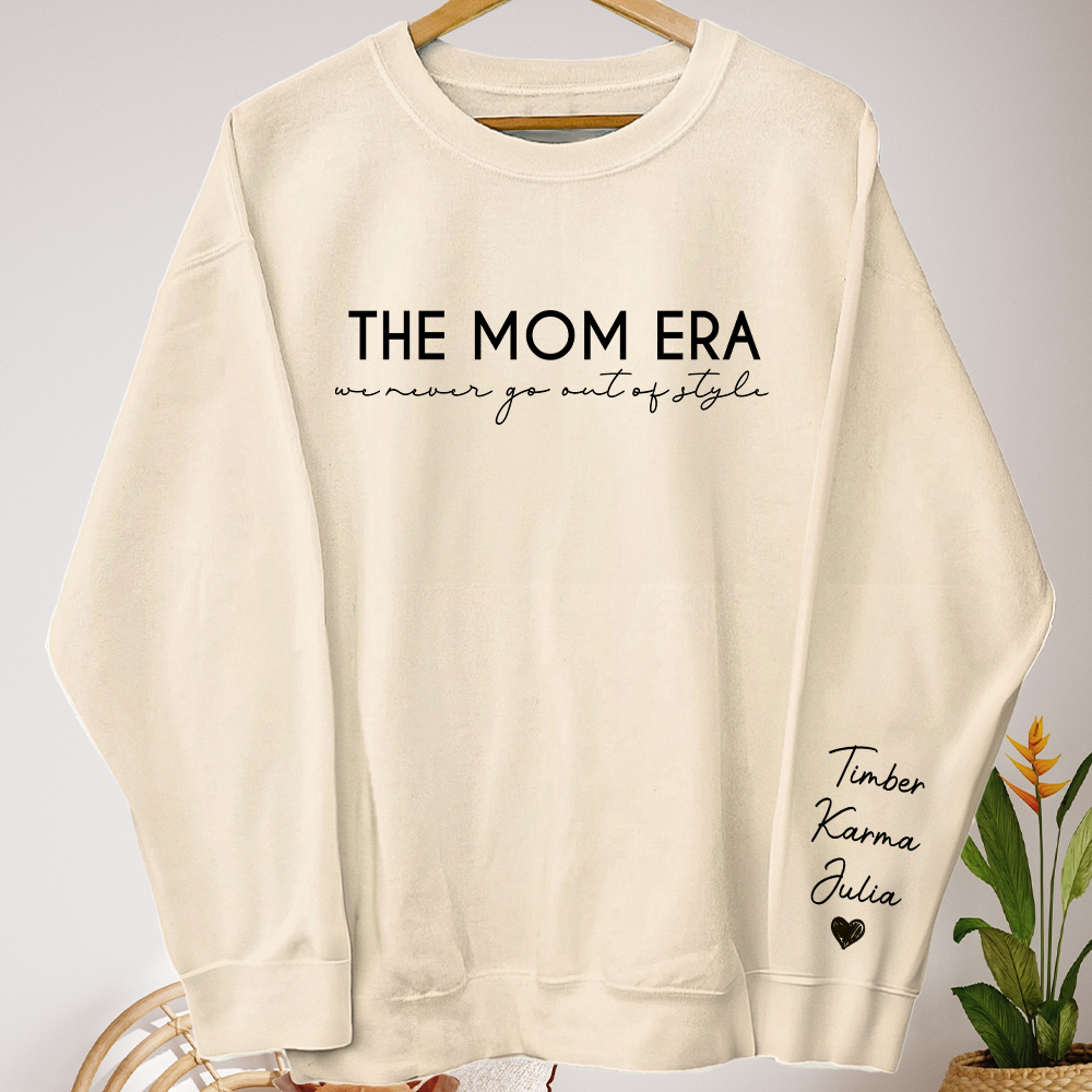 The Mom Era We Never Go Out Of Style - Personalized Sweatshirt