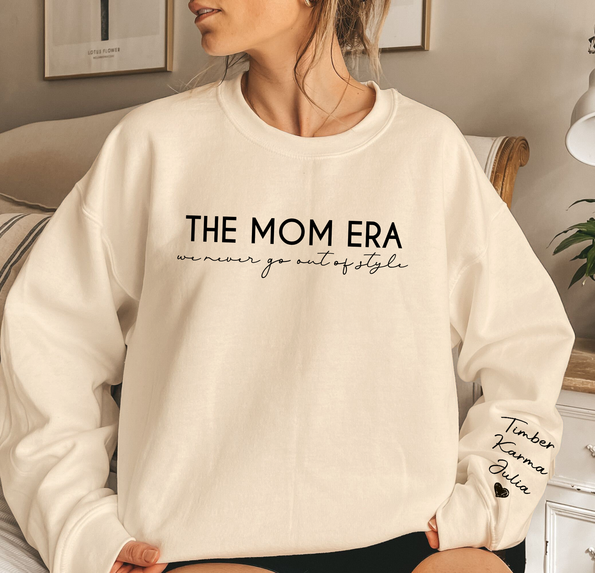 The Mom Era We Never Go Out Of Style - Personalized Sweatshirt